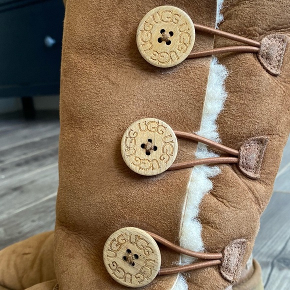UGG tall tan classic “Eva” leather/ sheepskin lined boots - Picture 2 of 11